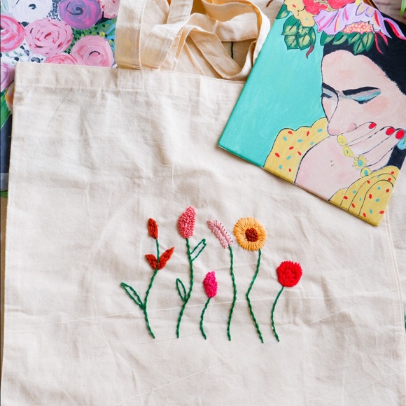 Wildflower hand embroidered tote bag, minimalistic boho chic shopping bag - Picture 3 of 6